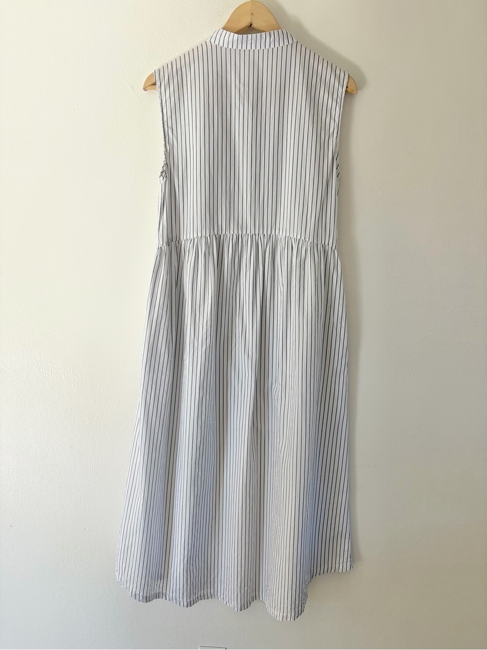 LÉGOE HERITAGE White Navy Pinstripe Cotton Sleeveless Maternity Midi Dress - Picture 6 of 12